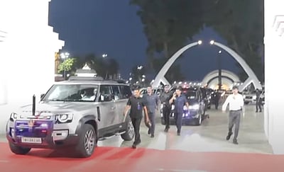 கருணாநிதி நினைவிடத்தில் ராஜ்நாத் சிங் மரியாதை!